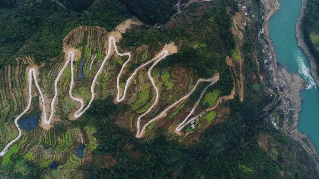 嘿！一起上路！踏上云南美麗公路！   怒江傳媒公司